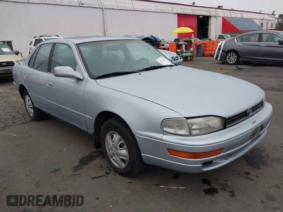 1994 Toyota Camry LE z VIN JT2SK12E2R0207688, wystawiony jako IAAI lot #41323827 z przebiegiem 162 680 mil mil oraz . Historia ofert i sprzedaży dostępna na DreamBid. Obrazek 1.