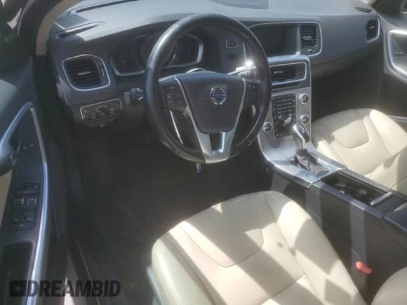 2018 Volvo S60 Inscription с VIN LYV402HK2JB160565, выставлен на аукционе Copart как лот 48883635 с пробегом 117 914 миль миль и Списание • Salvage title. История ставок и продаж доступна на DreamBid. Изображение 8.