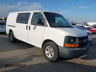 2005 Chevrolet Express Cargo z VIN 1GCFG15X851120809, wystawiony jako IAAI lot #43282147 z przebiegiem 202 873 mil mil oraz . Historia ofert i sprzedaży dostępna na DreamBid. Obrazek 1.