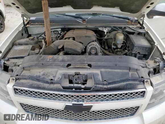2014 Chevrolet Suburban LTZ with VIN 1GNSKKE79ER231994, listed as a Copart auction lot 71830095 with 152,865 mi miles and Clean title. Bid and sale history available at DreamBid. Image 12.