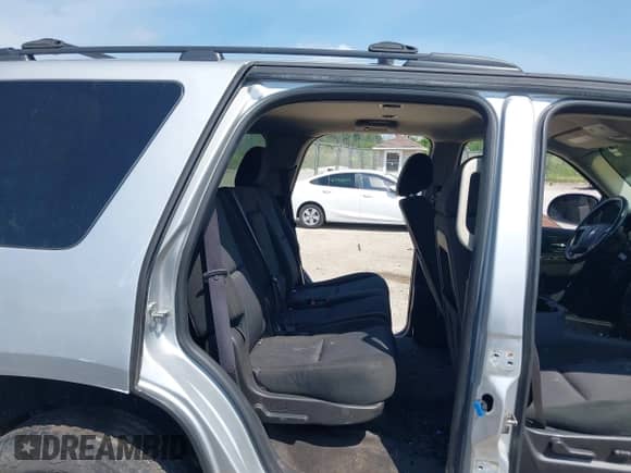 2013 Chevrolet Tahoe LS z VIN 1GNSCAE08DR153829, wystawiony jako IAAI lot #42742266 z przebiegiem 216 821 mil mil oraz . Historia ofert i sprzedaży dostępna na DreamBid. Obrazek 8.