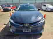 2020 Toyota Camry LE z VIN 4T1C11AK4LU911389, wystawiony jako Copart lot #80967045 z przebiegiem 57 680 mil mil oraz Szkoda całkowita • Salvage title. Historia ofert i sprzedaży dostępna na DreamBid. Obrazek 5.