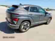 2025 Hyundai Kona SEL с VIN KM8HC3A63SU022631, выставлен на аукционе Copart как лот 69957995 с пробегом 17 137 миль миль и Списание • Salvage title. История ставок и продаж доступна на DreamBid. Изображение 3.