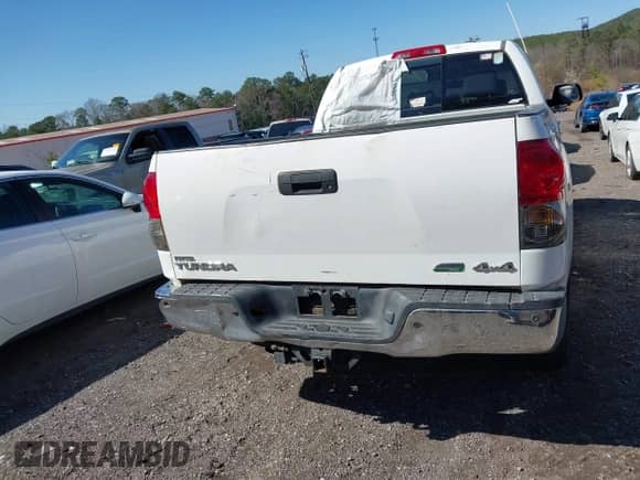 2008 Toyota Tundra Limited с VIN 5TFBV58108X057077, выставлен на аукционе IAAI как лот 41768968 с пробегом 328 249 миль миль и . История ставок и продаж доступна на DreamBid. Изображение 16.