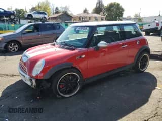 2006 MINI Hardtop S с VIN WMWRE33506TL19789, выставлен на аукционе Copart как лот 84004025 с пробегом 73 126 миль миль и Списание • Salvage title. История ставок и продаж доступна на DreamBid. Изображение 1.