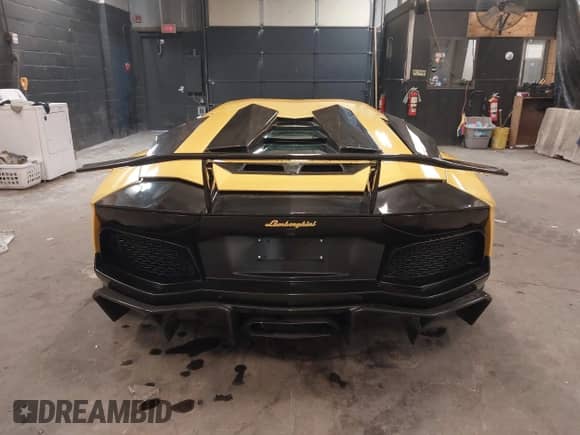 2012 Lamborghini Aventador with VIN ZHWUC1ZD2CLA01085, listed as a IAAI auction lot 41274304 with 11,058 mi miles and . Bid and sale history available at DreamBid. Image 16.