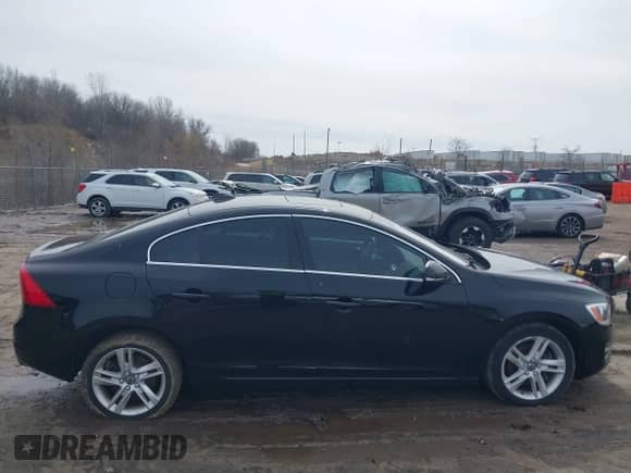 2015 Volvo S60 T5 Premier с VIN YV1612TK7F1357446, выставлен на аукционе IAAI как лот 41867566 с пробегом 90 023 миль миль и . История ставок и продаж доступна на DreamBid. Изображение 13.