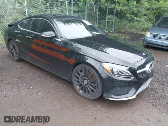 2017 Mercedes-Benz C 300 z VIN WDDWJ4JB7HF518667, wystawiony jako IAAI lot #42856481 z przebiegiem 89 688 mil mil oraz . Historia ofert i sprzedaży dostępna na DreamBid. Obrazek 1.