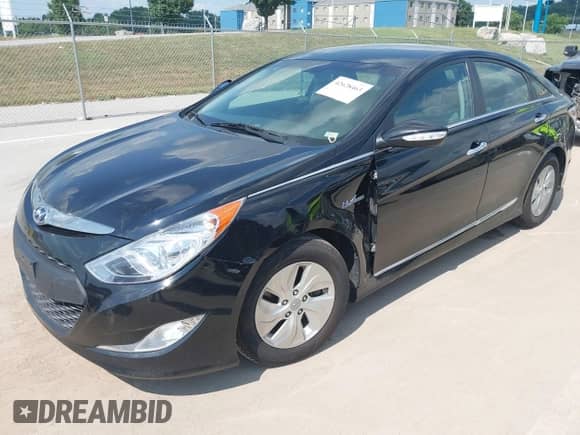 2015 Hyundai Sonata z VIN KMHEC4A49FA135322, wystawiony jako IAAI lot #42628463 z przebiegiem 137 143 mil mil oraz . Historia ofert i sprzedaży dostępna na DreamBid. Obrazek 2.
