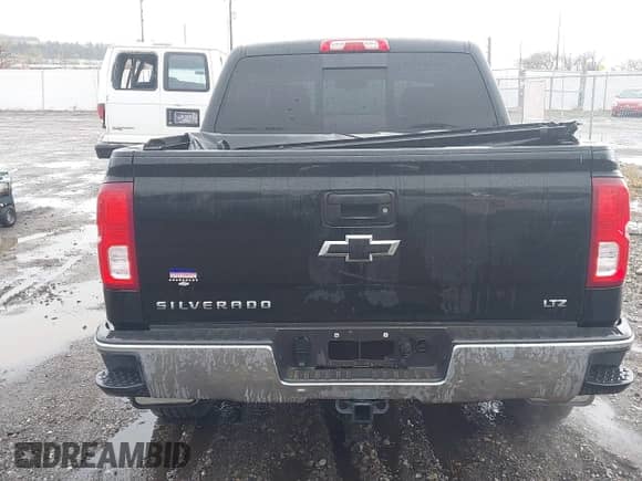 2017 Chevrolet Silverado 1500 LTZ z VIN 3GCUKSEC5HG161820, wystawiony jako IAAI lot #42139613 z przebiegiem 71 485 mil mil oraz . Historia ofert i sprzedaży dostępna na DreamBid. Obrazek 17.