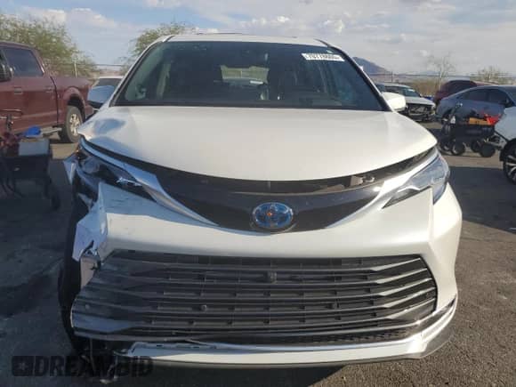 2024 Toyota Sienna Platinum с VIN 5TDERKECXRS215390, выставлен на аукционе Copart как лот 70778605 с пробегом 15 457 миль миль и Списание • Salvage title. История ставок и продаж доступна на DreamBid. Изображение 5.