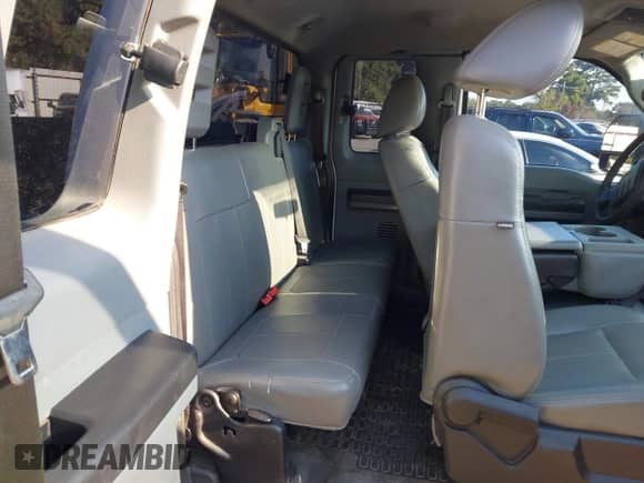 2011 Ford F-250 XLT с VIN 1FT7X2B63BED05330, выставлен на аукционе IAAI как лот 43100427 с пробегом 367 306 миль миль и . История ставок и продаж доступна на DreamBid. Изображение 8.