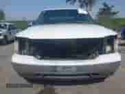 2000 GMC Sierra 1500 SLE z VIN 1GTEC19T0YZ300810, wystawiony jako IAAI lot #42471227 z przebiegiem Nie podano mil oraz . Historia ofert i sprzedaży dostępna na DreamBid. Obrazek 6.