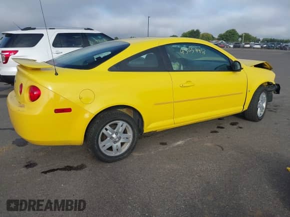 2007 Chevrolet Cobalt LT с VIN 1G1AL15F377381013, выставлен на аукционе IAAI как лот 43254433 с пробегом 174 716 миль миль и . История ставок и продаж доступна на DreamBid. Изображение 4.