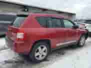 2010 Jeep Compass Latitude z VIN 1J4NF1FB0AD623710, wystawiony jako Copart lot #88657615 z przebiegiem Nie podano mil oraz Szkoda całkowita • Salvage title. Historia ofert i sprzedaży dostępna na DreamBid. Obrazek 3.