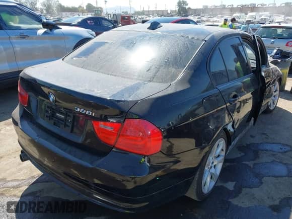 2010 BMW 3 Series 328i с VIN WBAPH7G57ANM48061, выставлен на аукционе IAAI как лот 43150840 с пробегом 102 401 миль миль и . История ставок и продаж доступна на DreamBid. Изображение 4.