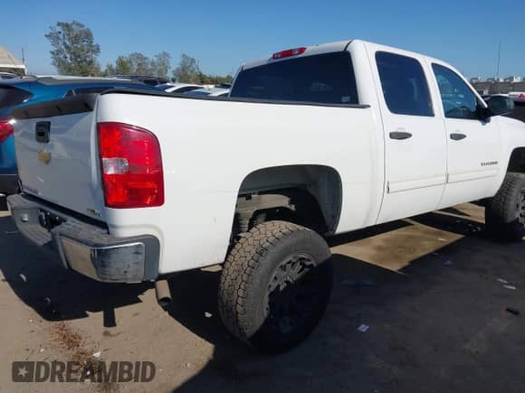 2011 Chevrolet Silverado 1500 LT с VIN 3GCPCSEA5BG128235, выставлен на аукционе IAAI как лот 42311928 с пробегом 168 542 миль миль и . История ставок и продаж доступна на DreamBid. Изображение 4.
