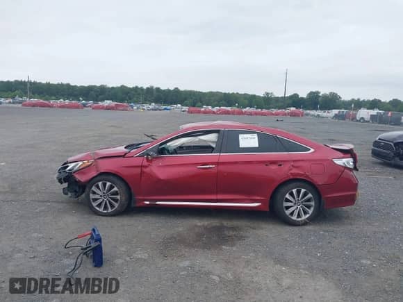 2015 Hyundai Sonata Sport с VIN 5NPE34AF2FH194548, выставлен на аукционе IAAI как лот 43007690 с пробегом Не указан миль и . История ставок и продаж доступна на DreamBid. Изображение 13.