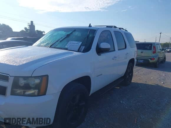 2010 Chevrolet Tahoe LT z VIN 1GNUKBE07AR158713, wystawiony jako IAAI lot #42991491 z przebiegiem Nie podano mil oraz . Historia ofert i sprzedaży dostępna na DreamBid. Obrazek 2.