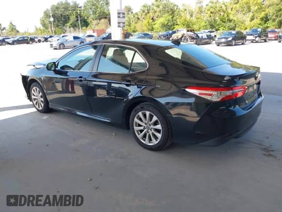 2020 Toyota Camry LE z VIN 4T1C11AK6LU378364, wystawiony jako IAAI lot #43218845 z przebiegiem 157 524 mil mil oraz . Historia ofert i sprzedaży dostępna na DreamBid. Obrazek 3.