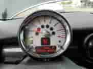 2011 MINI Hardtop z VIN WMWSU3C54BT253391, wystawiony jako Copart lot #57215905 z przebiegiem 199 273 mil mil oraz Czysty tytuł • Clean title. Historia ofert i sprzedaży dostępna na DreamBid. Obrazek 9.