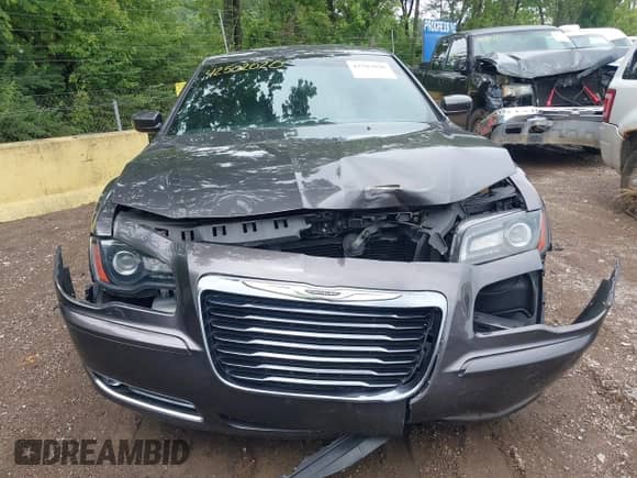 2014 Chrysler 300 S с VIN 2C3CCABGXEH250776, выставлен на аукционе IAAI как лот 42502020 с пробегом 95 578 миль миль и . История ставок и продаж доступна на DreamBid. Изображение 12.