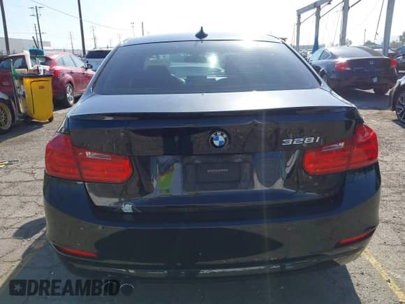 2012 BMW 3 Series 328i с VIN WBA3A5G56CNN65690, выставлен на аукционе IAAI как лот 43122034 с пробегом 129 550 миль миль и . История ставок и продаж доступна на DreamBid. Изображение 16.