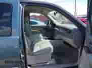 2010 Chevrolet Suburban LT z VIN 1GNUCJE01AR142336, wystawiony jako IAAI lot #42569262 z przebiegiem 298 479 mil mil oraz . Historia ofert i sprzedaży dostępna na DreamBid. Obrazek 5.