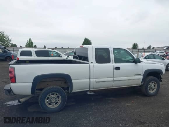 2003 Chevrolet Silverado 2500HD LT z VIN 1GCHK29U23E116984, wystawiony jako IAAI lot #43217859 z przebiegiem 265 239 mil mil oraz . Historia ofert i sprzedaży dostępna na DreamBid. Obrazek 14.