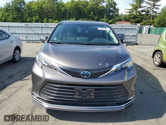 2022 Toyota Sienna XLE z VIN 5TDYRKEC0NS124927, wystawiony jako Copart lot #62726065 z przebiegiem 67 662 mil mil oraz Szkoda całkowita • Salvage title. Historia ofert i sprzedaży dostępna na DreamBid. Obrazek 5.