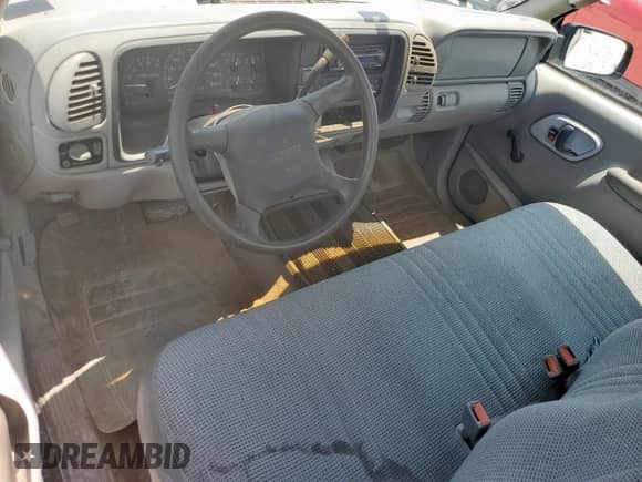 1998 GMC Sierra 1500 z VIN 1GTEC14M8WZ543813, wystawiony jako Copart lot #59757915 z przebiegiem 157 167 mil mil oraz Czysty tytuł • Clean title. Historia ofert i sprzedaży dostępna na DreamBid. Obrazek 8.