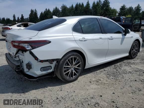 2021 Toyota Camry Hybrid XLE with VIN 4T1F31AK8MU569339, listed as a Copart auction lot 61220835 with 15,553 mi miles and Salvage title. Bid and sale history available at DreamBid. Image 3.