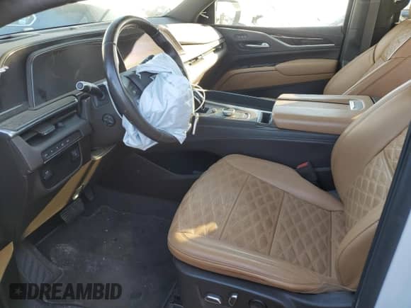 2022 Cadillac Escalade Premium Luxury с VIN 1GYS4BKL6NR153415, выставлен на аукционе Copart как лот 73532174 с пробегом 70 148 миль миль и Списание • Salvage title. История ставок и продаж доступна на DreamBid. Изображение 7.