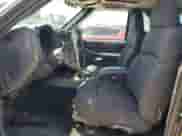 2005 Chevrolet Blazer z VIN 1GNCS18X35K106637, wystawiony jako Copart lot #55998405 z przebiegiem 197 709 mil mil oraz Szkoda całkowita • Salvage title. Historia ofert i sprzedaży dostępna na DreamBid. Obrazek 7.