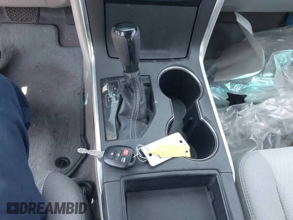 2017 Toyota Camry XLE z VIN 4T1BF1FK6HU369645, wystawiony jako IAAI lot #42371611 z przebiegiem 65 716 mil mil oraz . Historia ofert i sprzedaży dostępna na DreamBid. Obrazek 11.