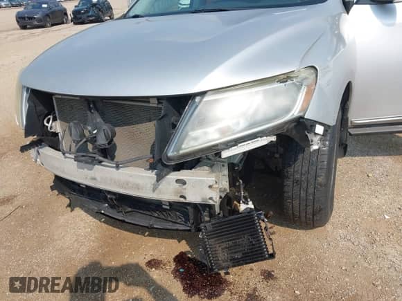 2013 Nissan Pathfinder SV z VIN 5N1AR2MMXDC678046, wystawiony jako IAAI lot #42890708 z przebiegiem 155 148 mil mil oraz . Historia ofert i sprzedaży dostępna na DreamBid. Obrazek 6.