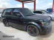 2013 Land Rover Range Rover Sport SC с VIN SALSH2E40DA799828, выставлен на аукционе IAAI как лот 42146561 с пробегом 163 740 миль миль и . История ставок и продаж доступна на DreamBid. Изображение 13.