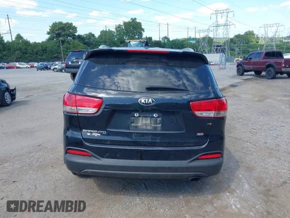 2018 Kia Sorento LX z VIN 5XYPGDA31JG400672, wystawiony jako IAAI lot #42907542 z przebiegiem 224 596 mil mil oraz . Historia ofert i sprzedaży dostępna na DreamBid. Obrazek 17.