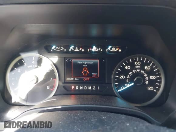 2018 Ford F-150 XL z VIN 1FTEW1EB1JFA00995, wystawiony jako IAAI lot #43190468 z przebiegiem 103 881 mil mil oraz . Historia ofert i sprzedaży dostępna na DreamBid. Obrazek 7.