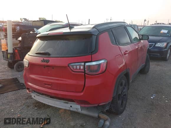 2019 Jeep Compass Altitude z VIN 3C4NJCBB4KT755810, wystawiony jako IAAI lot #41197022 z przebiegiem 66 456 mil mil oraz . Historia ofert i sprzedaży dostępna na DreamBid. Obrazek 4.