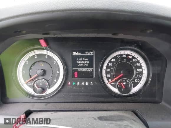 2018 Ram 1500 Big Horn z VIN 1C6RR7GG7JS120447, wystawiony jako IAAI lot #42507462 z przebiegiem 128 108 mil mil oraz . Historia ofert i sprzedaży dostępna na DreamBid. Obrazek 7.