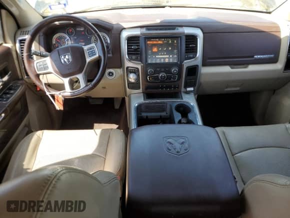 2016 Ram 1500 Laramie z VIN 1C6RR6NT4GS376631, wystawiony jako Copart lot #68703545 z przebiegiem 155 000 mil mil oraz Czysty tytuł • Clean title. Historia ofert i sprzedaży dostępna na DreamBid. Obrazek 8.