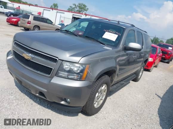 2008 Chevrolet Suburban LTZ with VIN 3GNFK16398G157486, listed as a IAAI auction lot 42560730 with 311,851 mi miles and . Bid and sale history available at DreamBid. Image 2.