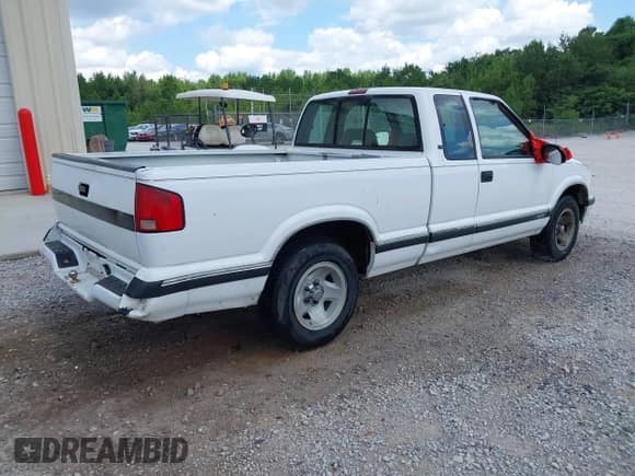 1995 Chevrolet S-10 LS with VIN 1GCCS19Z0S8245450, listed as a IAAI auction lot 42763433 with 126,300 mi miles and . Bid and sale history available at DreamBid. Image 4.