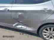 2014 Hyundai Elantra SE z VIN KMHDH4AE8EU156827, wystawiony jako IAAI lot #43175500 z przebiegiem 113 761 mil mil oraz . Historia ofert i sprzedaży dostępna na DreamBid. Obrazek 6.