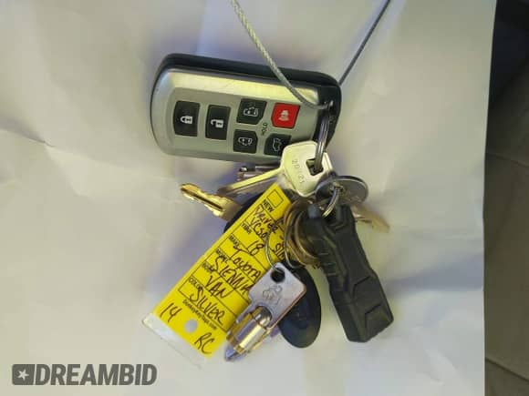 2018 Toyota Sienna XLE Auto Access Seat with VIN 5TDYZ3DC8JS925851, listed as a IAAI auction lot 43427369 with 118,127 mi miles and . Bid and sale history available at DreamBid. Image 10.