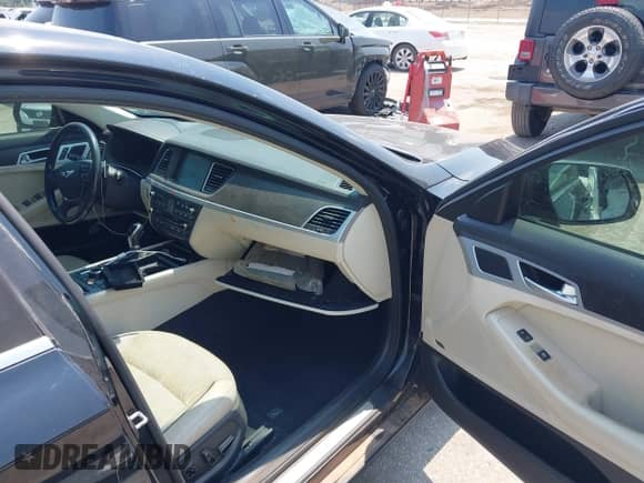2015 Hyundai Genesis 3.8L с VIN KMHGN4JE4FU037549, выставлен на аукционе IAAI как лот 43077146 с пробегом 179 258 миль миль и . История ставок и продаж доступна на DreamBid. Изображение 5.