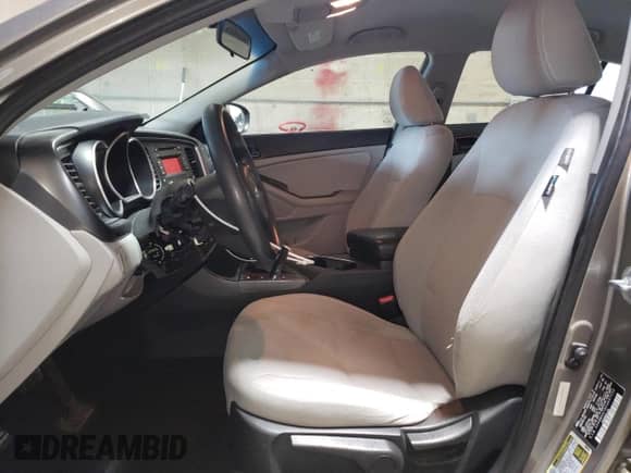 2015 Kia Optima LX с VIN 5XXGM4A79FG467530, выставлен на аукционе Copart как лот 89910375 с пробегом 136 754 миль миль и Списание • Salvage title. История ставок и продаж доступна на DreamBid. Изображение 7.