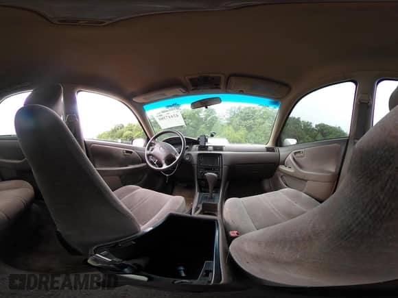 1997 Toyota Camry LE z VIN 4T1BF22K8VU005878, wystawiony jako IAAI lot #42447380 z przebiegiem 180 256 mil mil oraz . Historia ofert i sprzedaży dostępna na DreamBid. Obrazek 18.