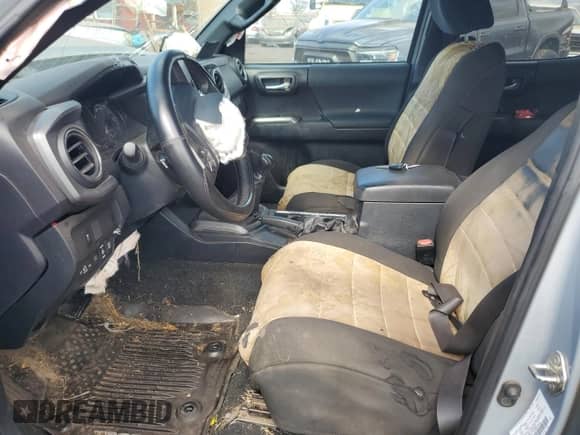 2020 Toyota Tacoma SR5 with VIN 5TFCZ5AN2LX216308, listed as a Copart auction lot 69860245 with 58,698 mi miles and Salvage title. Bid and sale history available at DreamBid. Image 7.